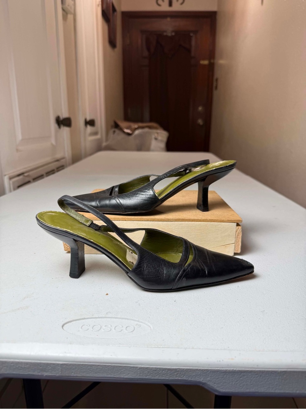 Damage vintage Gucci black leather pointed-toe slingback heels Sz 37.5 / US 7.5